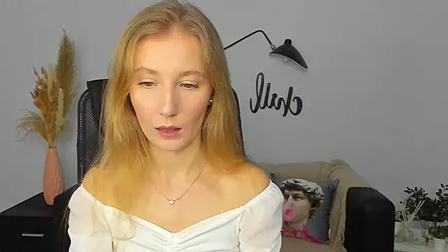 Snapshot of LolaWilsons chatting on January 2025 10:25:02 AM LolaWilsons online show from January 2025 10:25:02 AM