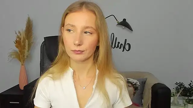 Snapshot of LolaWilsons chatting on January 2025 09:45:02 AM LolaWilsons online show from January 2025 09:45:02 AM