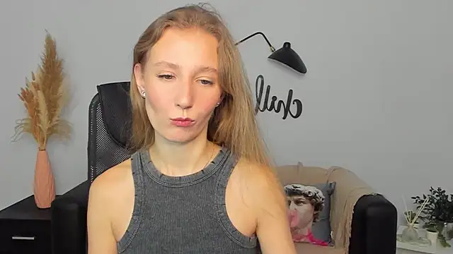 Snapshot of LolaWilsons chatting on February 2025 12:27:02 PM LolaWilsons online show from February 2025 12:27:02 PM