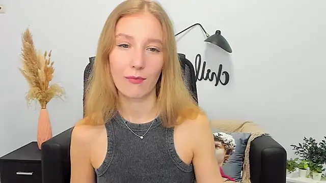 Snapshot of LolaWilsons chatting on March 2025 07:42:02 AM LolaWilsons online show from March 2025 07:42:02 AM