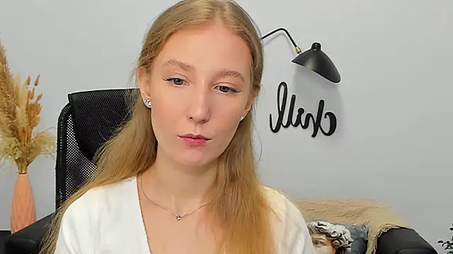 Snapshot of LolaWilsons chatting on March 2025 06:21:02 AM LolaWilsons online show from March 2025 06:21:02 AM