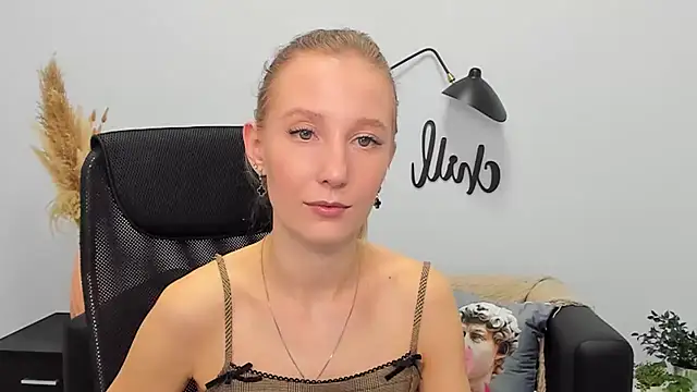 Snapshot of LolaWilsons chatting on March 2025 12:28:01 PM LolaWilsons online show from March 2025 12:28:01 PM