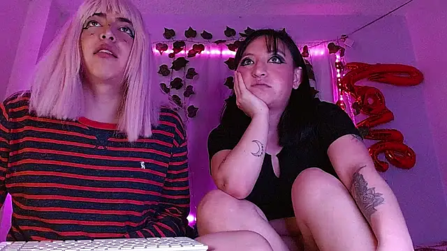 Snapshot of the_lesbian_game chatting on February 2025 06:21:02 AM the lesbian game online show from February 2025 06:21:02 AM