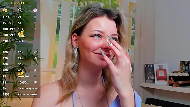 pretty little thing online show from January 2025 03:44:01 PM