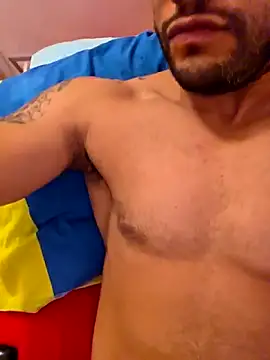 Macholatino8611 online show from October 2025 05:24:02 PM