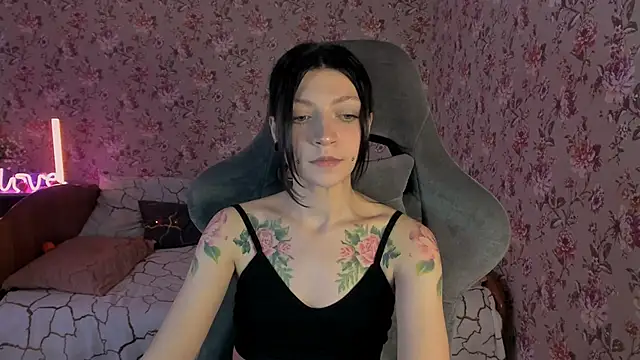 Lolly Haze online show from November 2025 04:00:01 AM