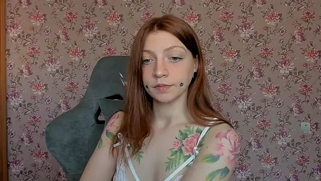 Snapshot of Lolly_Haze chatting on June 2026 04:17:01 AM Lolly Haze online show from June 2026 04:17:01 AM