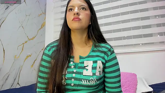Snapshot of Sophie_Petit chatting on December 2024 12:22:01 PM Sophie Petit online show from December 2024 12:22:01 PM