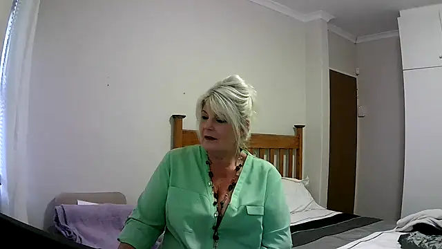 Snapshot of Miahotmilf chatting on December 2024 06:02:02 PM Miahotmilf online show from December 2024 06:02:02 PM