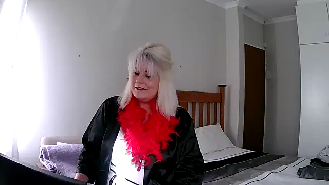 Snapshot of Miahotmilf chatting on December 2024 03:22:02 PM Miahotmilf online show from December 2024 03:22:02 PM