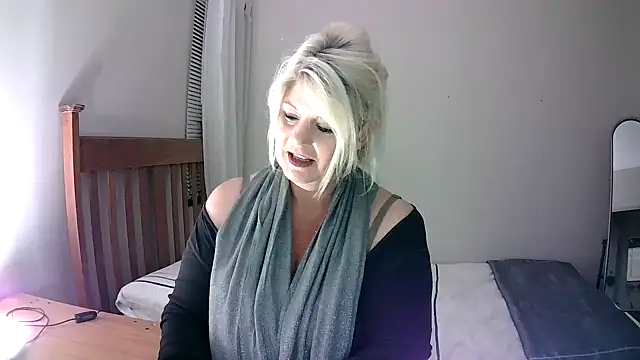 Snapshot of Miahotmilf chatting on January 2025 11:39:02 PM Miahotmilf online show from January 2025 11:39:02 PM