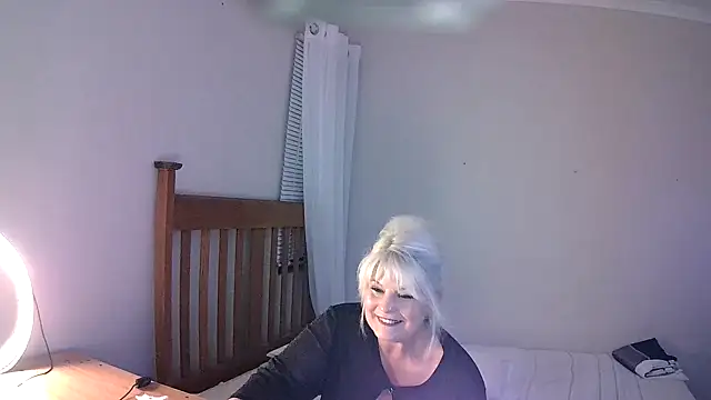 Snapshot of Miahotmilf chatting on February 2025 09:04:01 PM Miahotmilf online show from February 2025 09:04:01 PM
