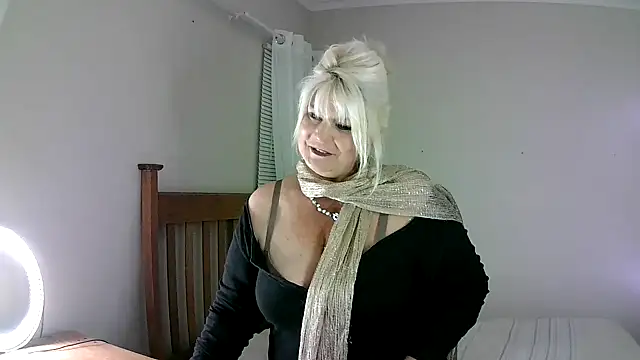 Snapshot of Miahotmilf chatting on March 2025 08:42:02 PM Miahotmilf online show from March 2025 08:42:02 PM