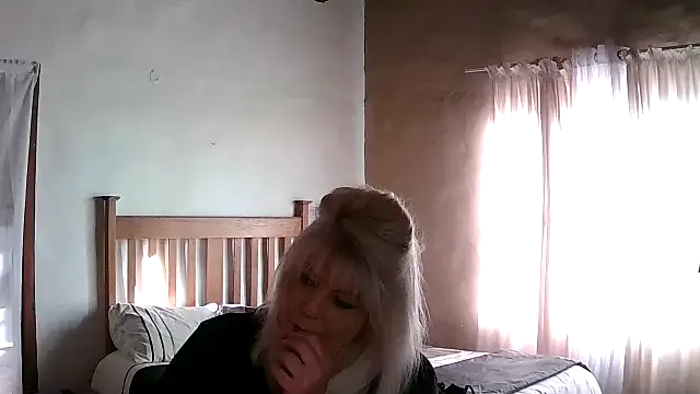 Snapshot of Miahotmilf chatting on October 2025 03:11:01 PM Miahotmilf online show from October 2025 03:11:01 PM
