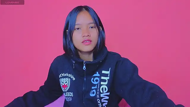 Natsu   online show from December 2024 01:05:01 AM