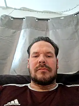 Snapshot of chrisB09 chatting on November 2025 09:39:01 PM chrisB09 online show from November 2025 09:39:01 PM