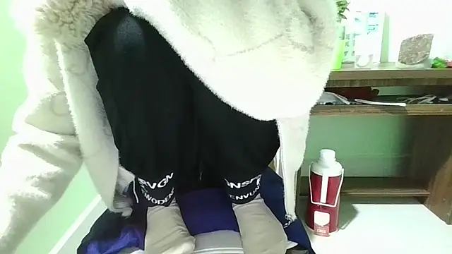 Snapshot of Luxcute286 chatting on February 2025 11:13:02 PM Luxcute286 online show from February 2025 11:13:02 PM