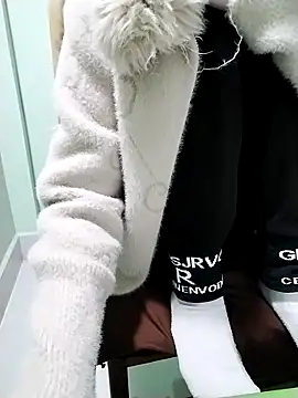 Snapshot of Luxcute286 chatting on February 2025 09:20:02 AM Luxcute286 online show from February 2025 09:20:02 AM