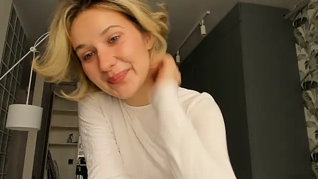 Lilith lutherlow online show from January 2026 01:13:01 PM