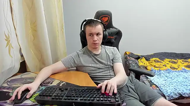 iliaskrislove online show from October 2025 01:01:02 PM