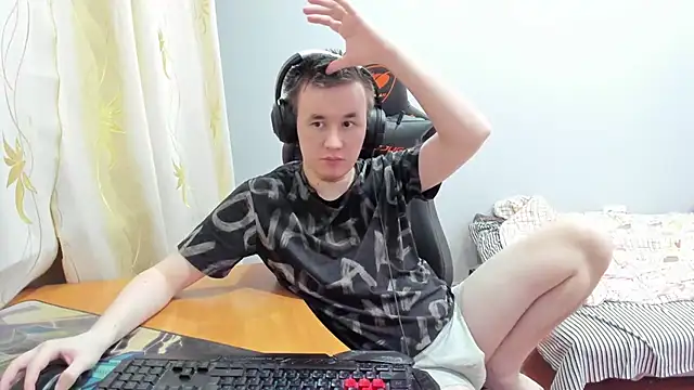 iliaskrislove online show from November 2025 07:57:01 PM