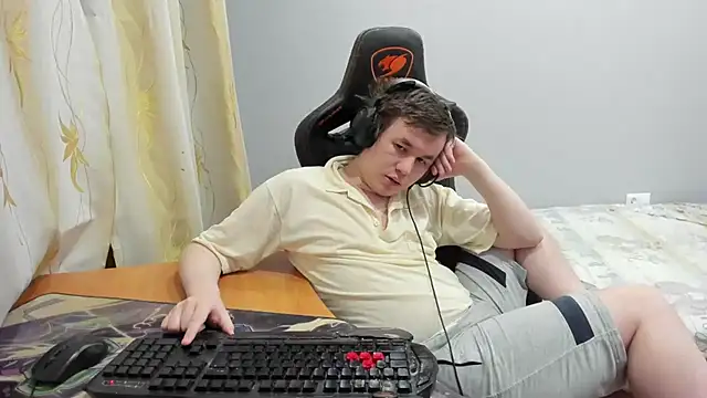 iliaskrislove online show from February 2026 09:00:02 PM