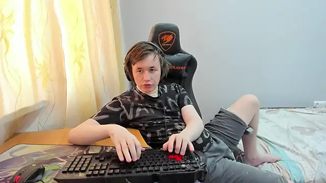 iliaskrislove online show from April 2026 09:43:01 AM