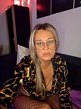 SpicyVicky online show from November 2025 06:01:01 AM