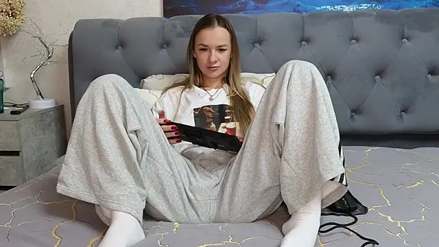 Strip-Lady online show from December 2025 11:15:01 AM