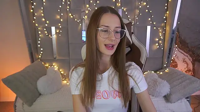 CozyMell online show from April 2026 06:28:02 AM