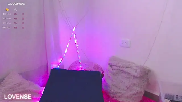 Snapshot of PamelaDoouce chatting on February 2025 12:03:02 PM PamelaDoouce online show from February 2025 12:03:02 PM