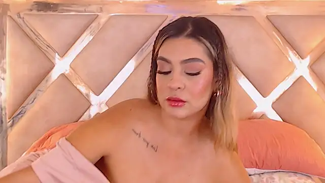 Snapshot of JoannaStanford chatting on November 2025 09:13:01 PM JoannaStanford online show from November 2025 09:13:01 PM