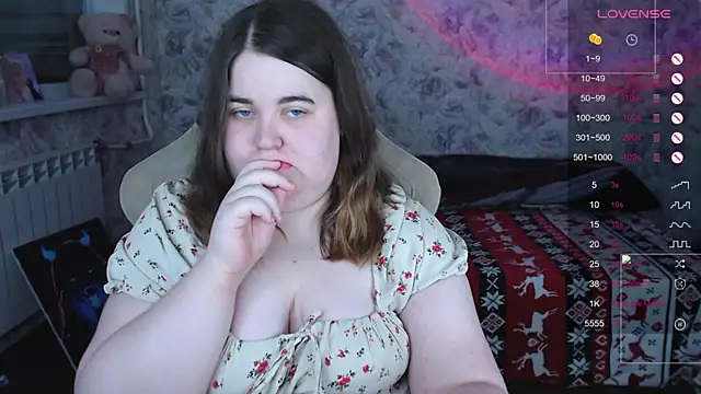 Estelle Hicks online show from December 2025 06:34:02 PM