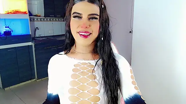 Snapshot of LittleEmmaa chatting on February 2026 05:01:01 PM LittleEmmaa online show from February 2026 05:01:01 PM