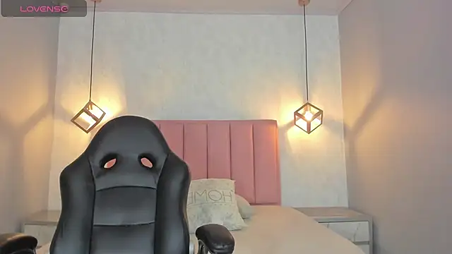 SUNNYCYRUS online show from February 2026 12:48:02 PM