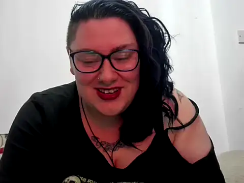 Bustycurves online show from September 2025 07:25:01 PM