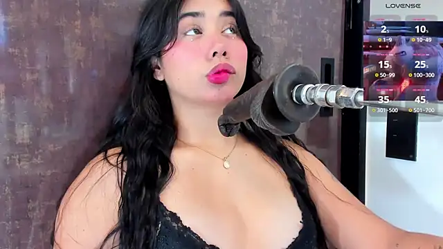 issie cute online show from March 2025 07:42:02 PM