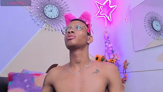 Tiffany Valentine15 online show from September 2025 01:02:01 PM