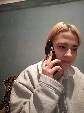 Snapshot of Gussie_Bridie chatting on December 2024 05:00:01 PM Gussie Bridie online show from December 2024 05:00:01 PM