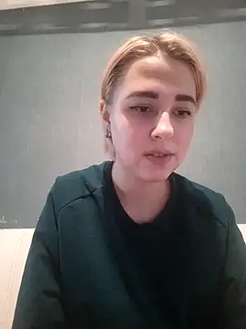 Snapshot of Gussie_Bridie chatting on December 2024 01:27:02 PM Gussie Bridie online show from December 2024 01:27:02 PM
