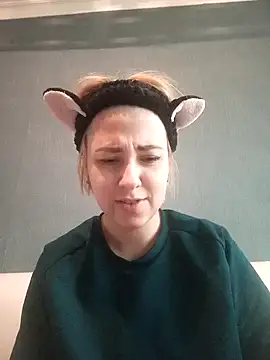 Snapshot of Gussie_Bridie chatting on December 2024 10:24:01 AM Gussie Bridie online show from December 2024 10:24:01 AM