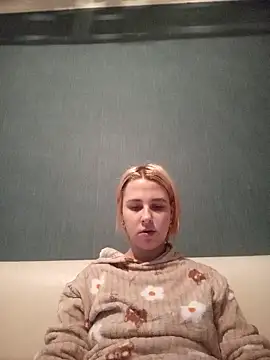 Snapshot of Gussie_Bridie chatting on February 2025 02:16:02 PM Gussie Bridie online show from February 2025 02:16:02 PM