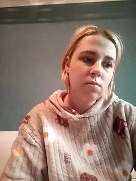 Snapshot of Gussie_Bridie chatting on March 2025 02:18:02 PM Gussie Bridie online show from March 2025 02:18:02 PM