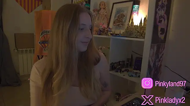 Snapshot of Pinkyladyxxx chatting on April 2026 09:23:01 PM Pinkyladyxxx online show from April 2026 09:23:01 PM