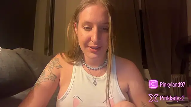 Snapshot of Pinkyladyxxx chatting on May 2026 11:01:04 PM Pinkyladyxxx online show from May 2026 11:01:04 PM