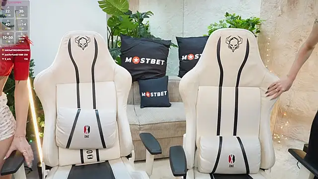 Snapshot of Britney054 chatting on December 2024 11:43:02 AM Britney054 online show from December 2024 11:43:02 AM