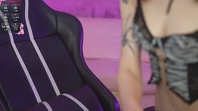 Snapshot of Britney054 chatting on February 2025 12:01:02 PM Britney054 online show from February 2025 12:01:02 PM