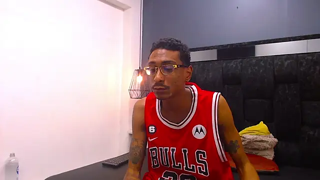 Jose Smoke online show from October 2025 03:40:01 AM