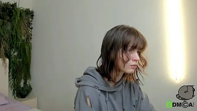 Alina Mills online show from October 2025 09:43:02 AM