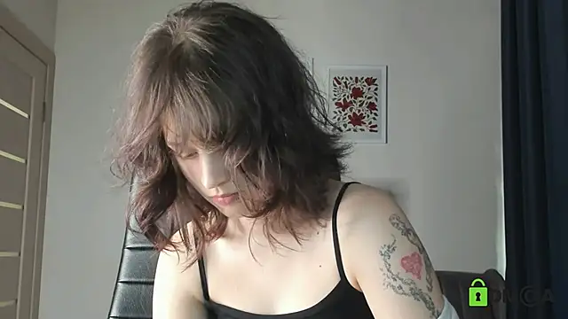 Snapshot of Alina_Mills chatting on June 2026 10:40:01 AM Alina Mills online show from June 2026 10:40:01 AM